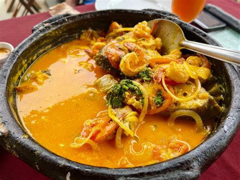  モケカ（Moqueca）！濃厚なココナッツミルクと新鮮な魚介のハーモニーが奏でるブラジルの至福の味わい